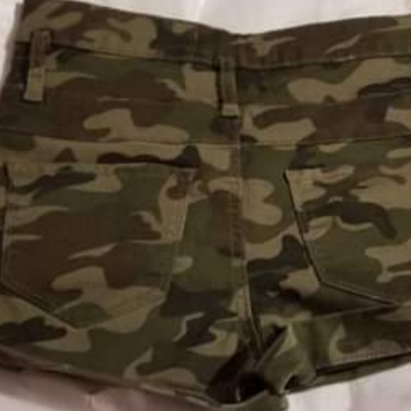 No Boundaries camo shorts size small - Picture 2 of 3